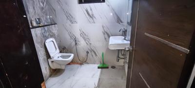 Bathroom Image of 2152 Sq.ft 3 BHK Builder Floor for rent in Gomti Nagar Lucknow for Rs. 25000