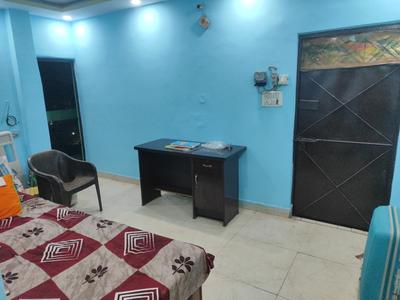 Bedroom Image of 668 Sq.ft 3 BHK Builder Floor for rent in Subzi Mandi New Delhi for Rs. 14500