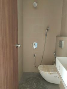 Common Bathroom Image of 500 Sq.ft 1 BHK Apartment / Flat for sale in Kandivali West Mumbai for Rs. 12500000