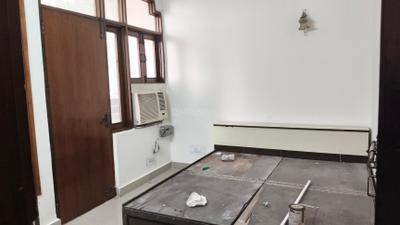 Bedroom Image of 1000 Sq.ft 3 BHK Builder Floor for rent in Gautam Nagar New Delhi for Rs. 60000