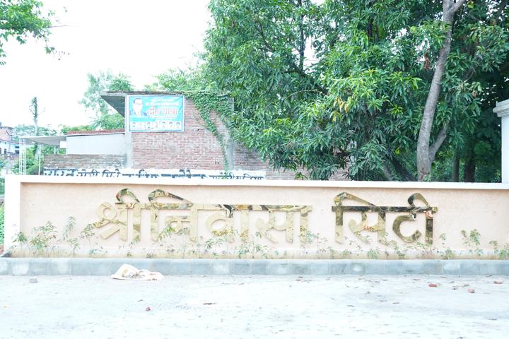 Gosainganj Main Image 1