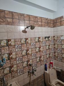 Bathroom Image of 950 Sq.ft 2 BHK Builder Floor for rent in Vasundhara Ghaziabad for Rs. 16000