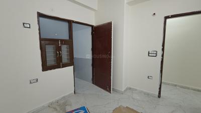 Bedroom Image of 650 Sq.ft 2 BHK Builder Floor for rent in Patparganj New Delhi for Rs. 20000