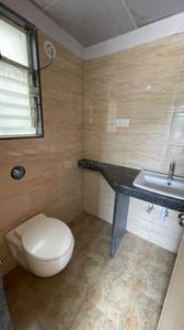 Bathroom Image of 580 Sq.ft 1 BHK Apartment / Flat for rent in Gangotree Dhanwantari, Kothrud Pune for Rs. 24000