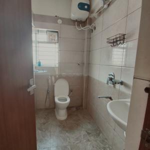 Bathroom Image of 910 Sq.ft 2 BHK Apartment / Flat for rent in Kasturi Nagar Bengaluru for Rs. 35000