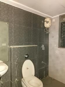 Common Bathroom Image of 940 Sq.ft 2 BHK Apartment / Flat for sale in Lodha Palava Lakeside I To O, Palava Phase 2 Thane for Rs. 6000000