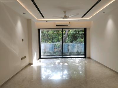 Living Room Image of 2200 Sq.ft 3 BHK Apartment / Flat for sale in Vile Parle West Mumbai for Rs. 105000000