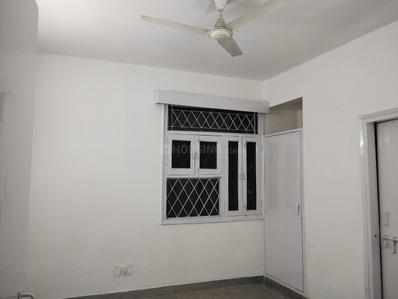 Bedroom Image of 1475 Sq.ft 3 BHK Apartment / Flat for rent in Supreme Enclave, Mayur Vihar Phase 1 New Delhi for Rs. 48000