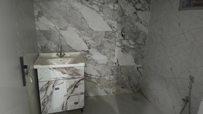 Bathroom Image of 780 Sq.ft 2 BHK Apartment / Flat for rent in Palam Vihar Extension Gurgaon for Rs. 24000