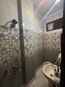 Bathroom Image of 650 Sq.ft 2 BHK Builder Floor for rent in Uttam Nagar New Delhi for Rs. 12060
