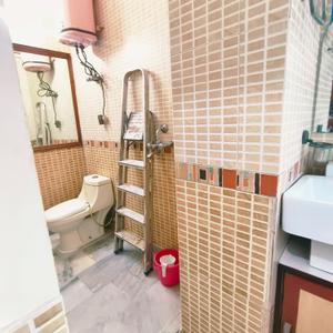 Bathroom Image of 1000 Sq.ft 2 BHK Builder Floor for rent in Lajpat Nagar New Delhi for Rs. 46500