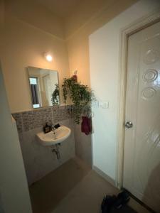 Bathroom Image of 1350 Sq.ft 2.5 BHK Apartment / Flat for sale in Mantri Premero, Doddakannelli Bengaluru for Rs. 12100000