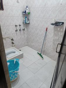 Bathroom Image of 1350 Sq.ft 3 BHK Apartment / Flat for sale in Arya Nagar Apartments, Patparganj New Delhi for Rs. 26000000