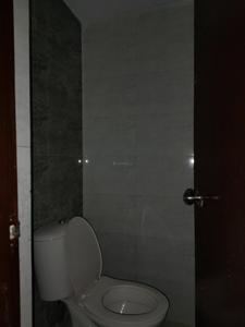 Common Bathroom Image of 585 Sq.ft 1 BHK Apartment / Flat for rent in Amrapali Dream Valley 2, Noida Extension Greater Noida for Rs. 14500