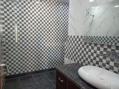 Bathroom Image of 1800 Sq.ft 2 BHK Builder Floor for rent in Hauz Khas New Delhi for Rs. 100000