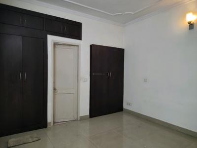 Bedroom Image of 2200 Sq.ft 3 BHK Apartment / Flat for rent in DDA Flats Vasant Kunj, Vasant Kunj New Delhi for Rs. 74000