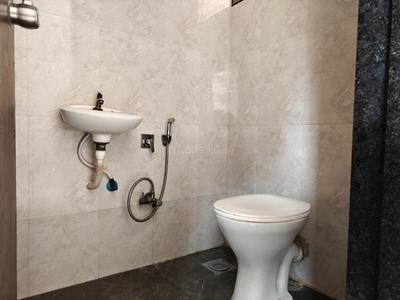 Bathroom Image of 870 Sq.ft 3 BHK Apartment / Flat for rent in Pioneer Dreams, New Althan Surat for Rs. 21000