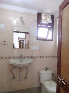 Common Bathroom One Image of 2200 Sq.ft 4 BHK Apartment / Flat for sale in Sector 11 Dwarka New Delhi for Rs. 28800000