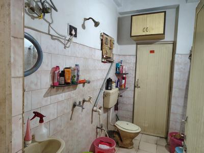 Bathroom Image of 850 Sq.ft 2 BHK Apartment / Flat for sale in Regent Estate, Bijoygarh Kolkata for Rs. 4000000