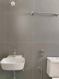 Common Bathroom Image of 1290 Sq.ft 3 BHK Apartment / Flat for sale in Madipakkam Chennai for Rs. 9450000