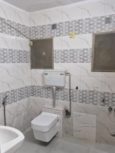 Bathroom Image of 1500 Sq.ft 3 BHK Independent House for rent in Sanpada Navi Mumbai for Rs. 50000