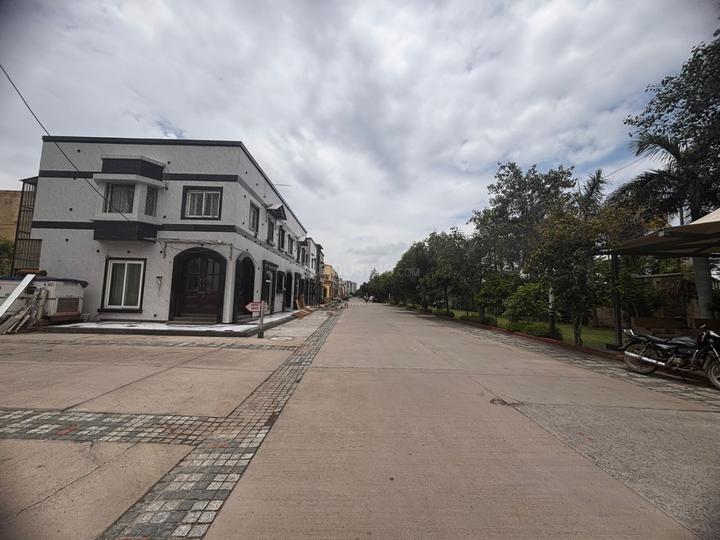 Shri Radha Florence Main Image 1