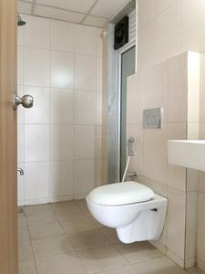Common Bathroom Image of 1300 Sq.ft 3 BHK Apartment / Flat for rent in Godrej Emerald, Kasarvadavali Thane for Rs. 35998