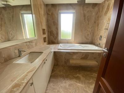 Bathroom Image of 5000 Sq.ft 4.5 BHK Builder Floor for rent in Vasant Vihar New Delhi for Rs. 600000