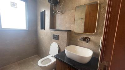 Bathroom Image of 1000 Sq.ft 1 BHK Builder Floor for rent in Sector 39 Gurgaon for Rs. 35000