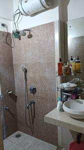 Bathroom Image of 900 Sq.ft 2 BHK Apartment / Flat for sale in Rustomjee Ozone, Goregaon West Mumbai for Rs. 30000000