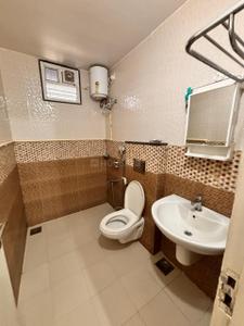Bathroom Image of 2000 Sq.ft 2 BHK Apartment / Flat for rent in Scheme No 140 Indore for Rs. 45000