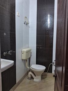 Bathroom Image of 550 Sq.ft 2 BHK Builder Floor for rent in Sector 24 Rohini New Delhi for Rs. 15000