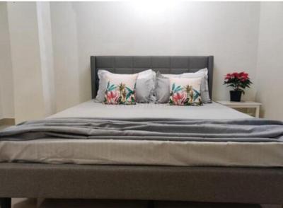Bedroom Image of 550 Sq.ft 1 BHK Apartment / Flat for rent in Juhu Mumbai for Rs. 65010