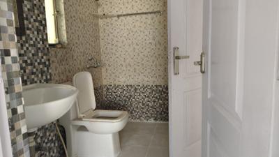 Bathroom Image of 615 Sq.ft 1 BHK Apartment / Flat for rent in Maxblis Grand Wellington, Sector 75 Noida for Rs. 24500