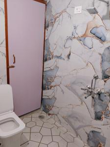 Bathroom Image of 1500 Sq.ft 3 BHK Independent House for rent in Arjunganj Lucknow for Rs. 13000