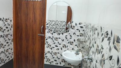 Bathroom Image of 1500 Sq.ft 2 BHK Builder Floor for rent in Chinhat Lucknow for Rs. 14000