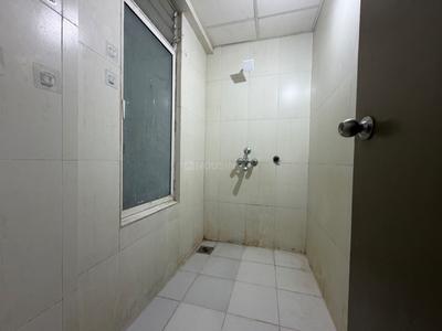 Bathroom Image of 600 Sq.ft 1 BHK Apartment / Flat for rent in Godrej Vanaangan, Jagatpur Ahmedabad for Rs. 16000