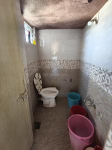 Bathroom Image of 900 Sq.ft 1.5 BHK Apartment / Flat for rent in Shyamal Ahmedabad for Rs. 17500