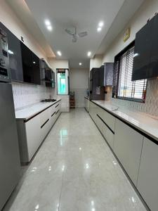 Kitchen Image of 2205 Sq.ft 4 BHK Builder Floor for sale in Surya Niketan, Anand Vihar New Delhi for Rs. 45000000