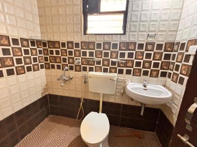Bathroom Image of 2500 Sq.ft 3.5 BHK Independent House for rent in Dabolim Goa for Rs. 40000