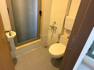 Bathroom Image of 2100 Sq.ft 4.5 BHK Apartment / Flat for sale in Lodha Bellagio, Powai Mumbai for Rs. 93000000