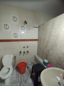 Bathroom Image of 1800 Sq.ft 2 BHK Builder Floor for rent in Safdarjung Enclave New Delhi for Rs. 75000