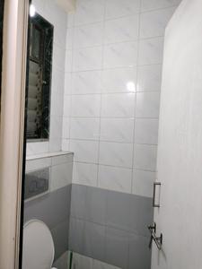 Common Bathroom One Image of 600 Sq.ft 1 BHK Apartment / Flat for rent in Bharat Vihar New Delhi for Rs. 19000