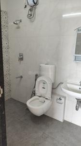 Bathroom Image of 600 Sq.ft 2 BHK Apartment / Flat for rent in Avadhoot Bhoiwada Chandra Bhuvan CHSL, Parel Mumbai for Rs. 63000