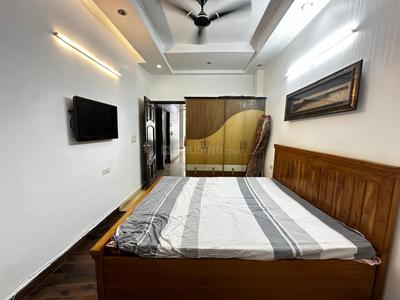 Bedroom Image of 2000 Sq.ft 3 BHK Builder Floor for rent in Anand Vihar New Delhi for Rs. 50000