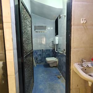 Bathroom Image of 950 Sq.ft 2 BHK Apartment / Flat for rent in Airoli Navi Mumbai for Rs. 42000