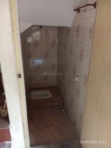 Bathroom Image of 830 Sq.ft 2 BHK Duplex for rent in Ayapakkam Chennai for Rs. 17000