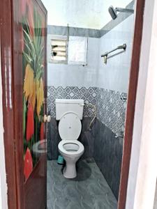 Bathroom Image of 650 Sq.ft 1 BHK Builder Floor for rent in Mundamveli Kochi for Rs. 11000