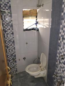 Common Bathroom Image of 990 Sq.ft 2 BHK Apartment / Flat for rent in Chanakyapuri Ahmedabad for Rs. 20000