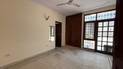 Bedroom Image of 2700 Sq.ft 3 BHK Builder Floor for rent in DLF Phase 2 Gurgaon for Rs. 60000